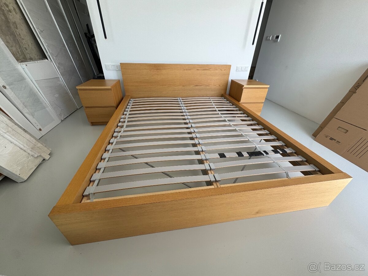 Malm dub 160x200 ram postele a stolky