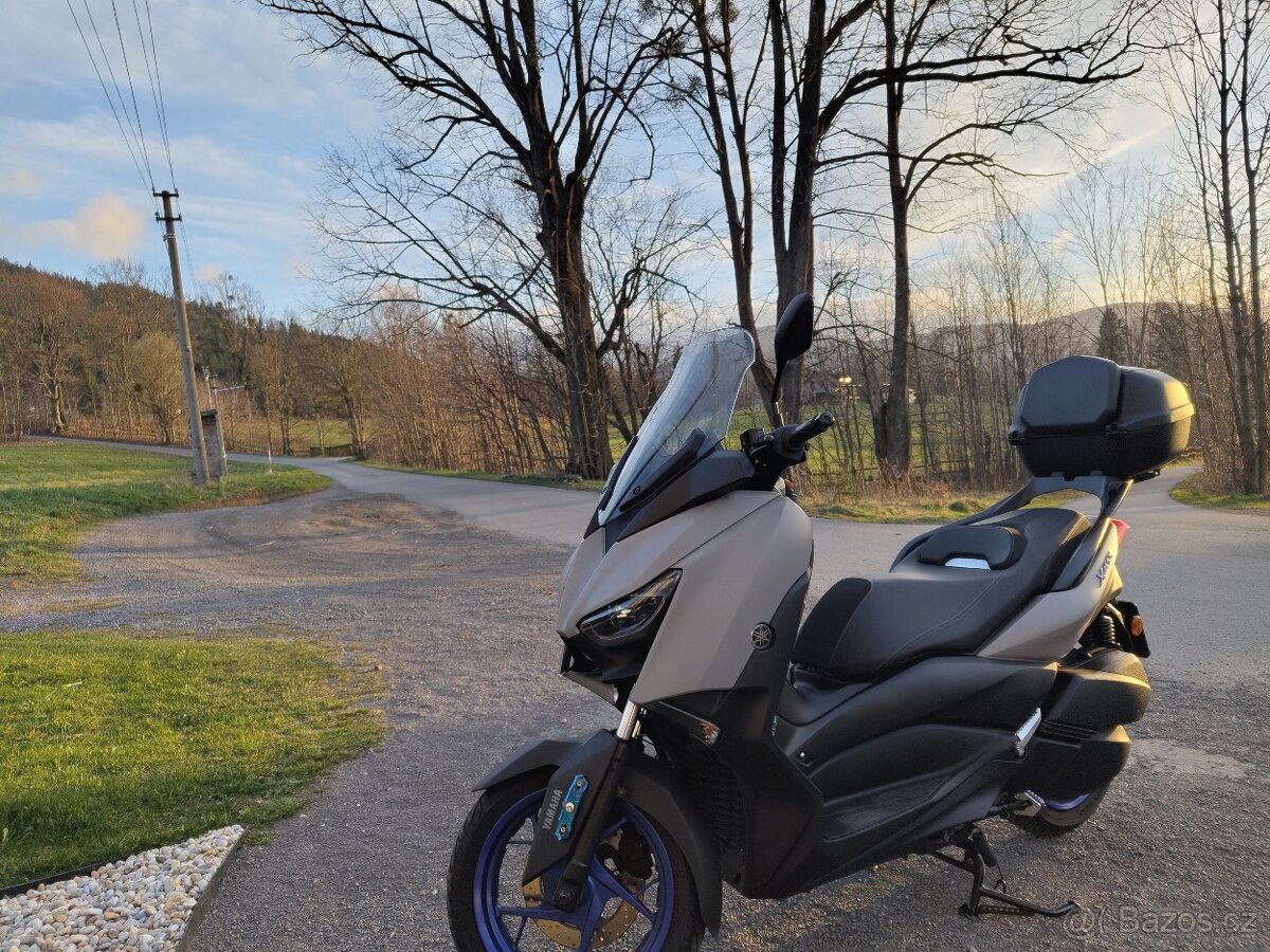 ZÁNOVNÍ Yamaha X-Max 300, nájezd 2600km, top stav