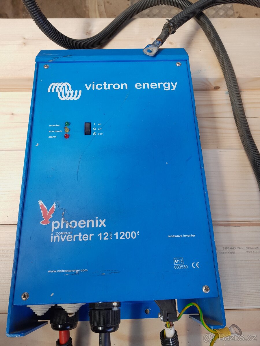 Měnič napětí 12V-230V Victron energy