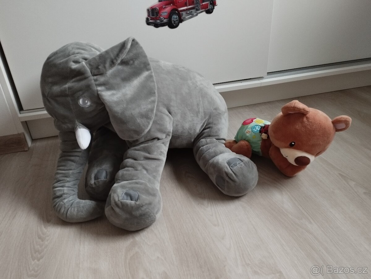 Plyšový slon a lezoucí medvídek