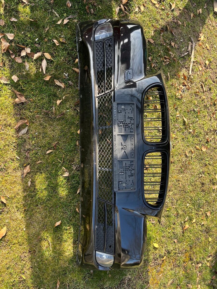 Bmw f10 / f11 přední nárazník originál díl.