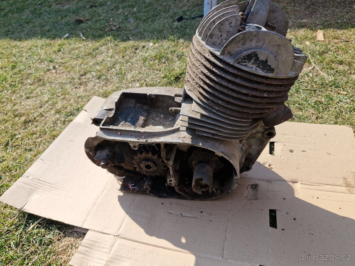 Motor Jawa 175