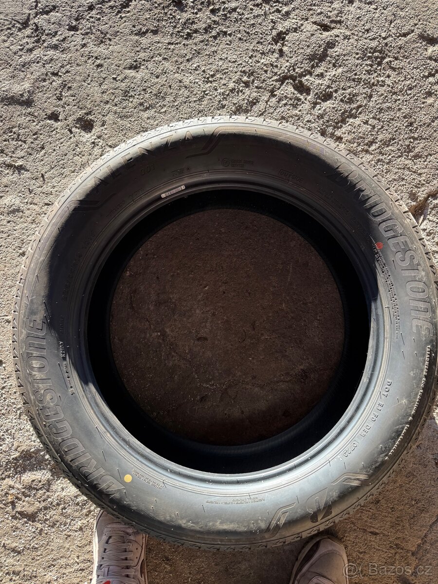 Bridgestone Alenza 235/55r19 101v