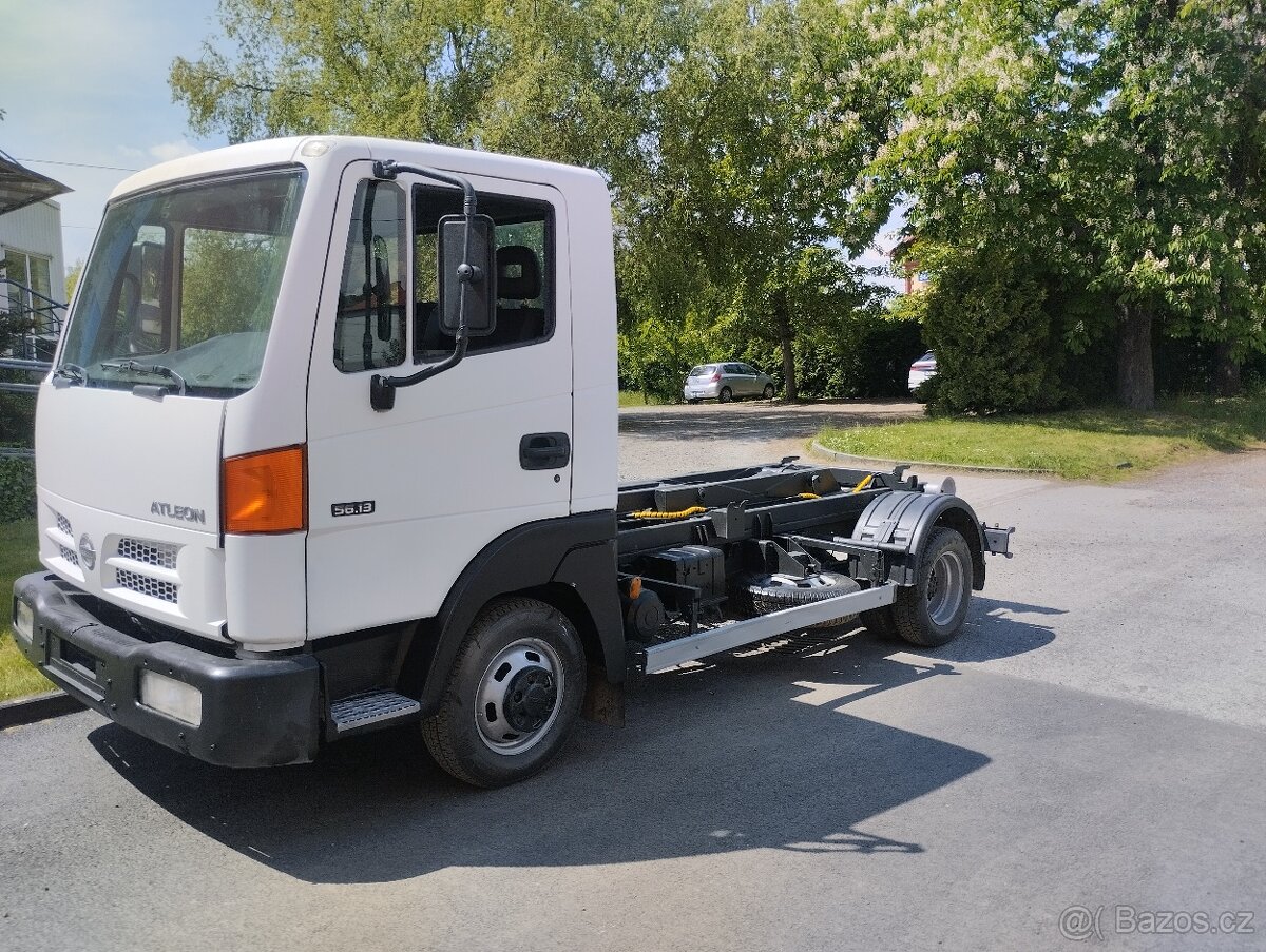 Prodám Nissan atleon nosič kontejnerů