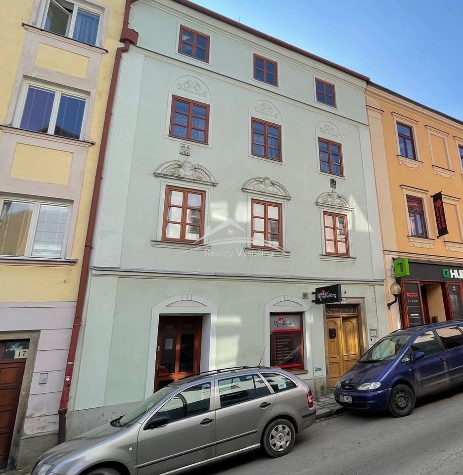 Velká půda určená k výstavbě bytů v centru Jihlavy