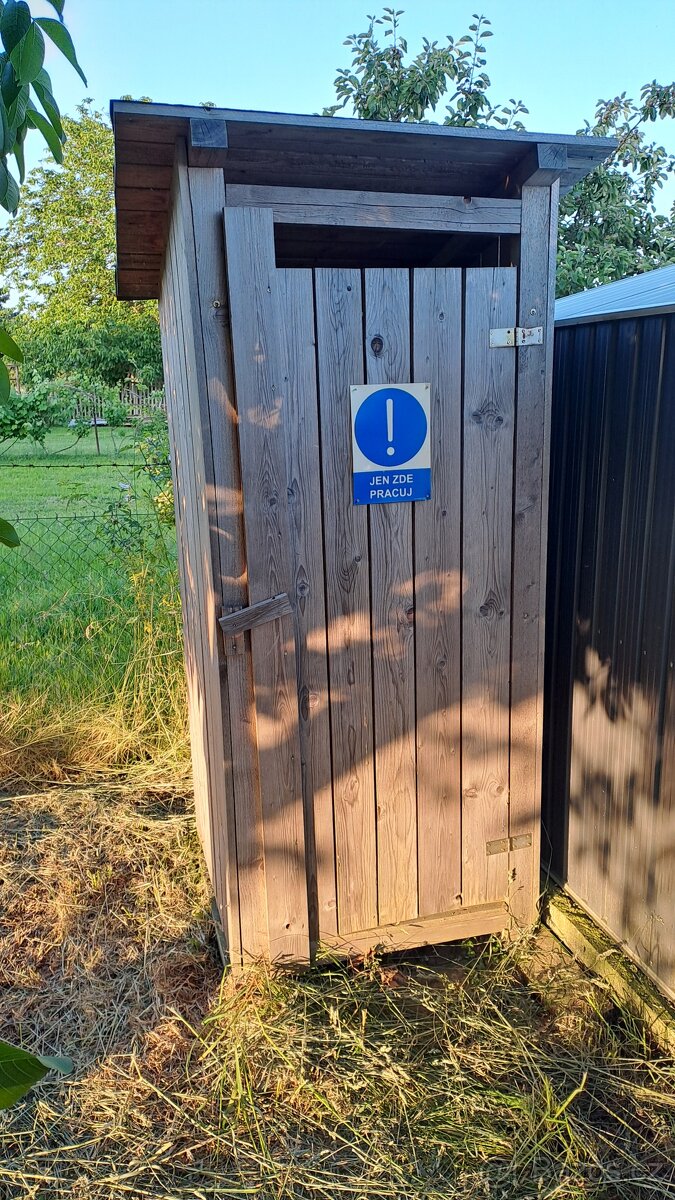 Kadibudka, WC
