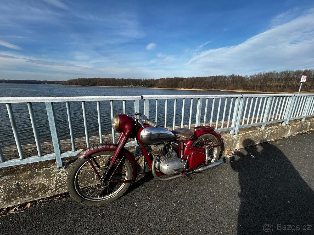 Jawa 250 pérák FJ