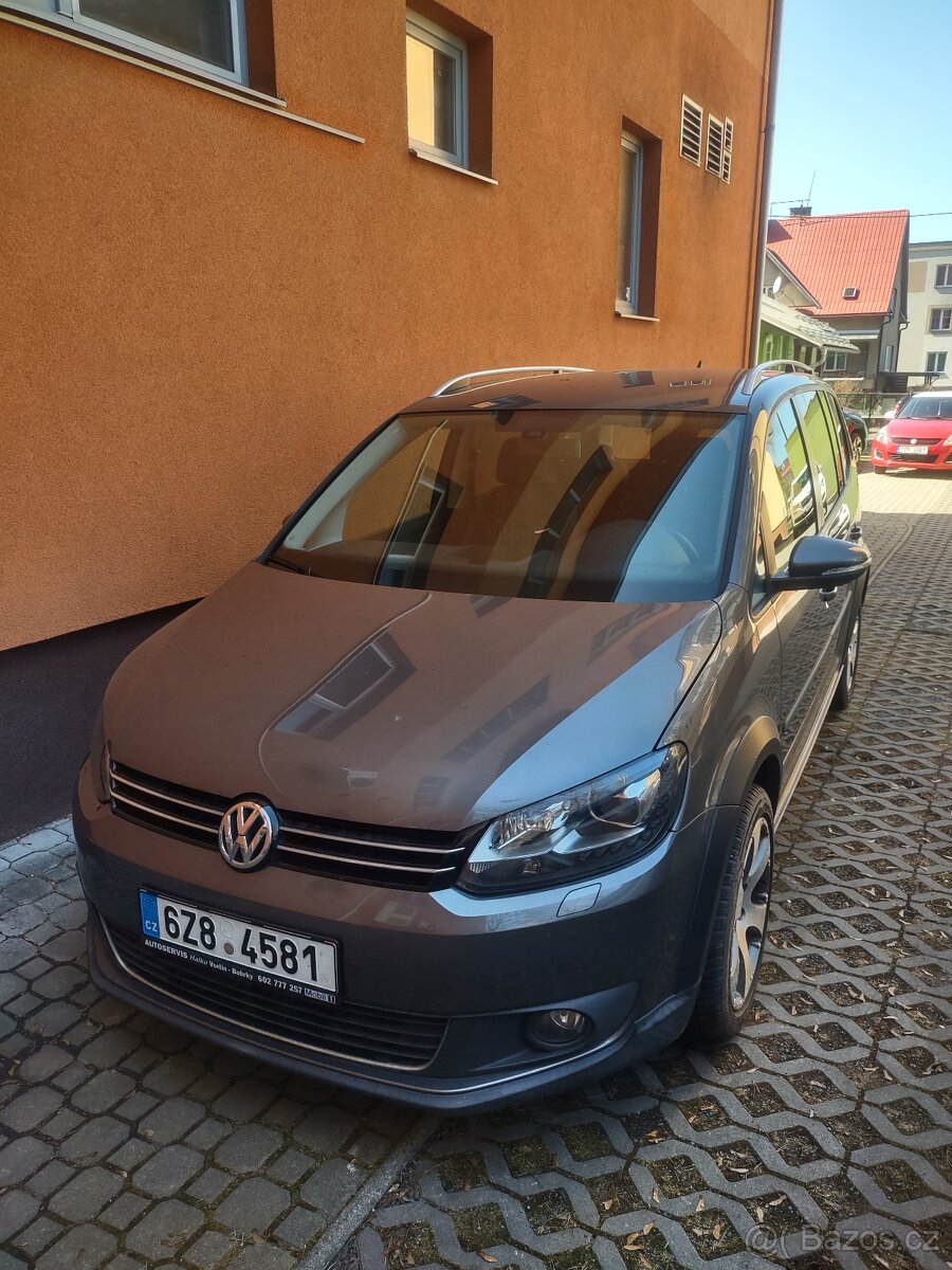 TouranCross r.2012 2.0TDi naj.220tis. 7míst