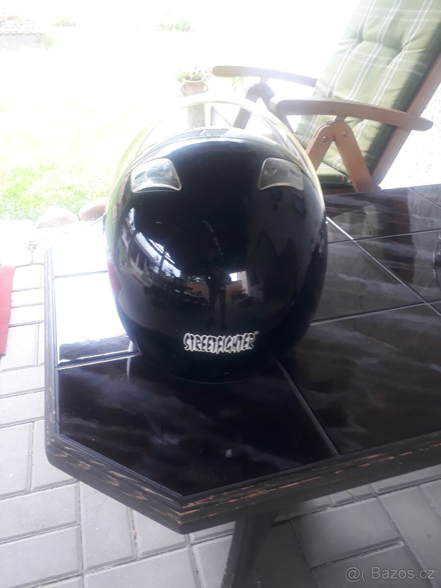Helma na motorku