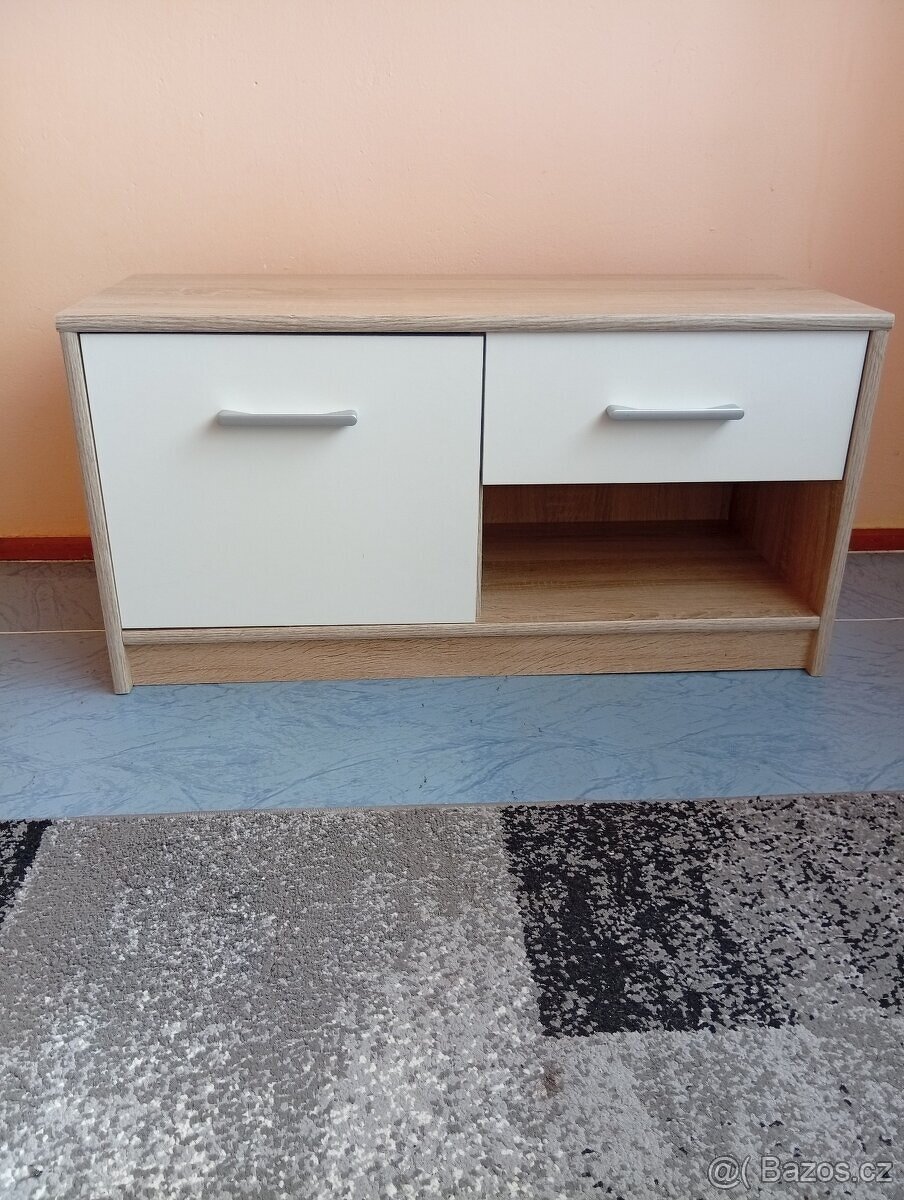 Prodám zánovní skříňku.