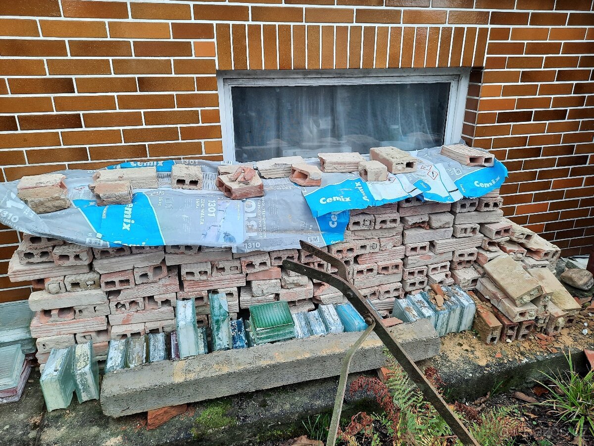 Duté cihly za odvoz