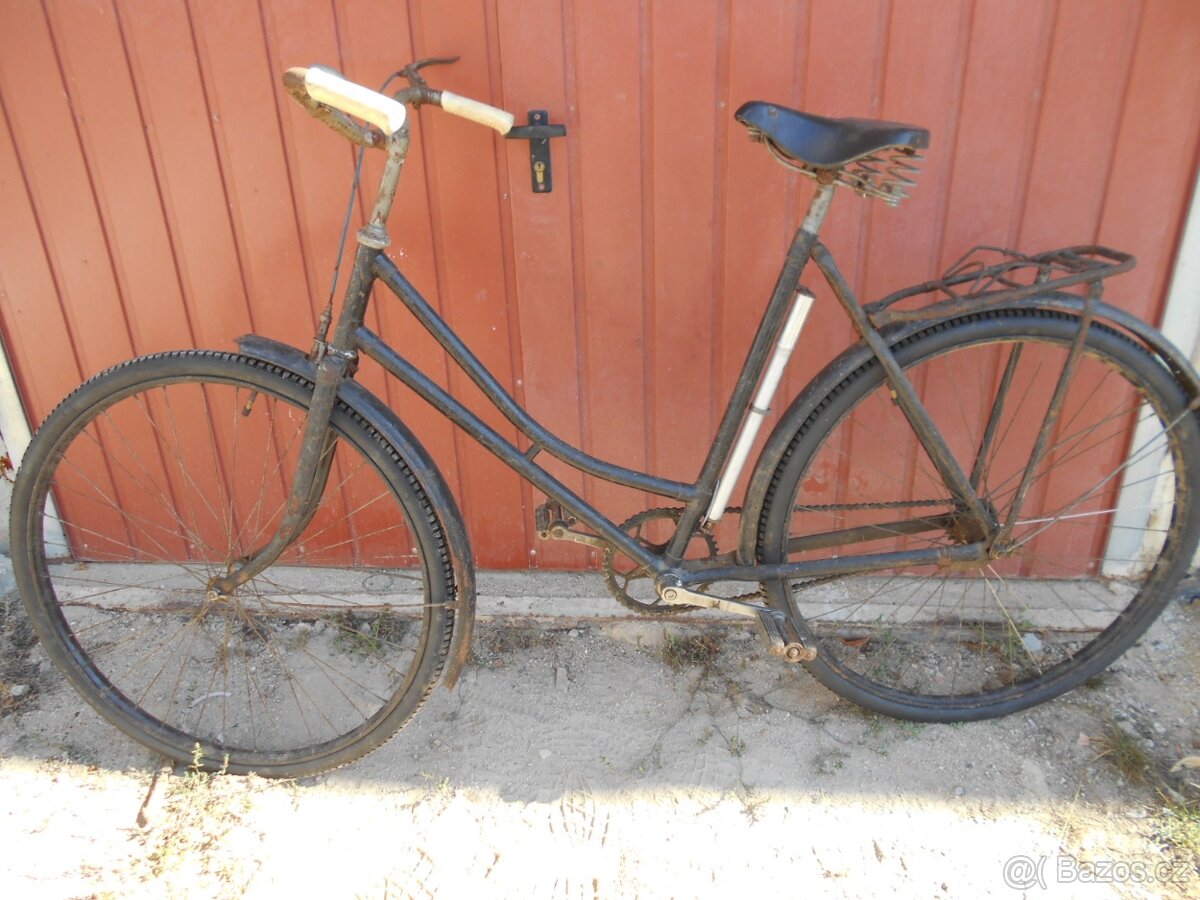 Jízdní kolo veterán k renovaci plně funkční