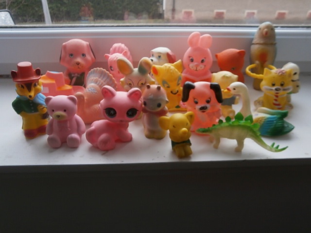 STARÉ FUNKČNÍ GUMOVÉ PÍSKACÍ HRAČKY