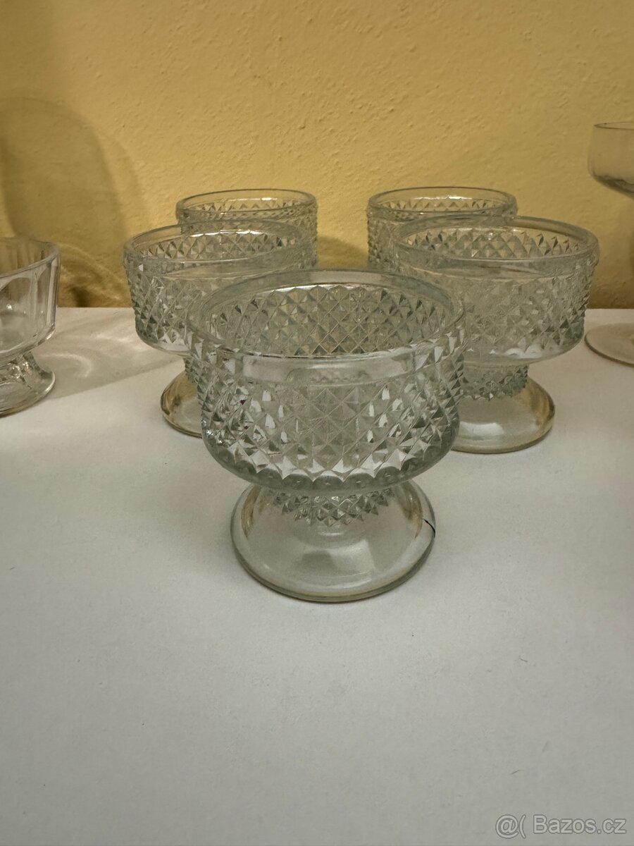 Skleněné poháry na zmrzlinu