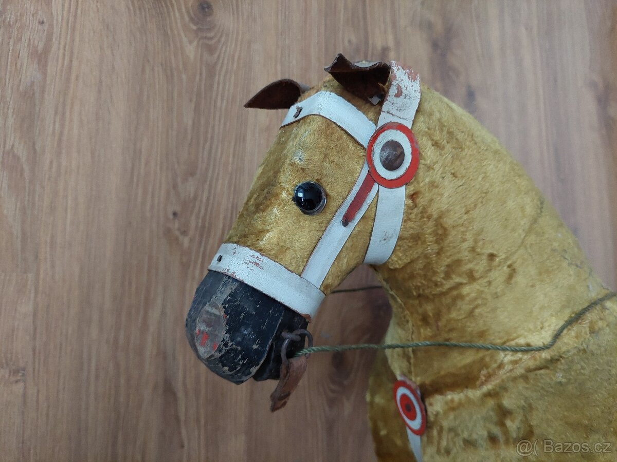 Starý houpací kůň koník - hračka retro vintage velice pěkný