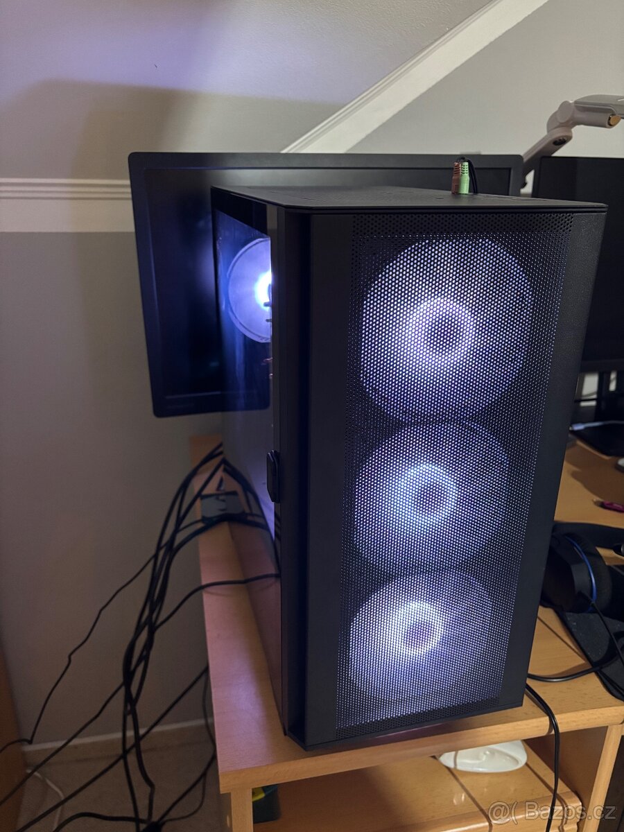 RTX 4060, AMD RYZEN 5 2600