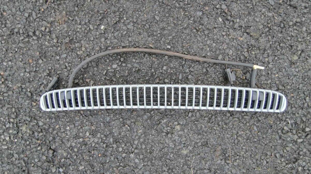 Mřížka/lišta kapoty BMW E46