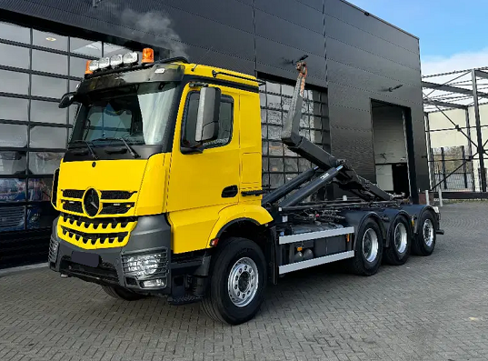 Mercedes-Benz Arocs 3543 8x4 - hákový nosič kontejnerů