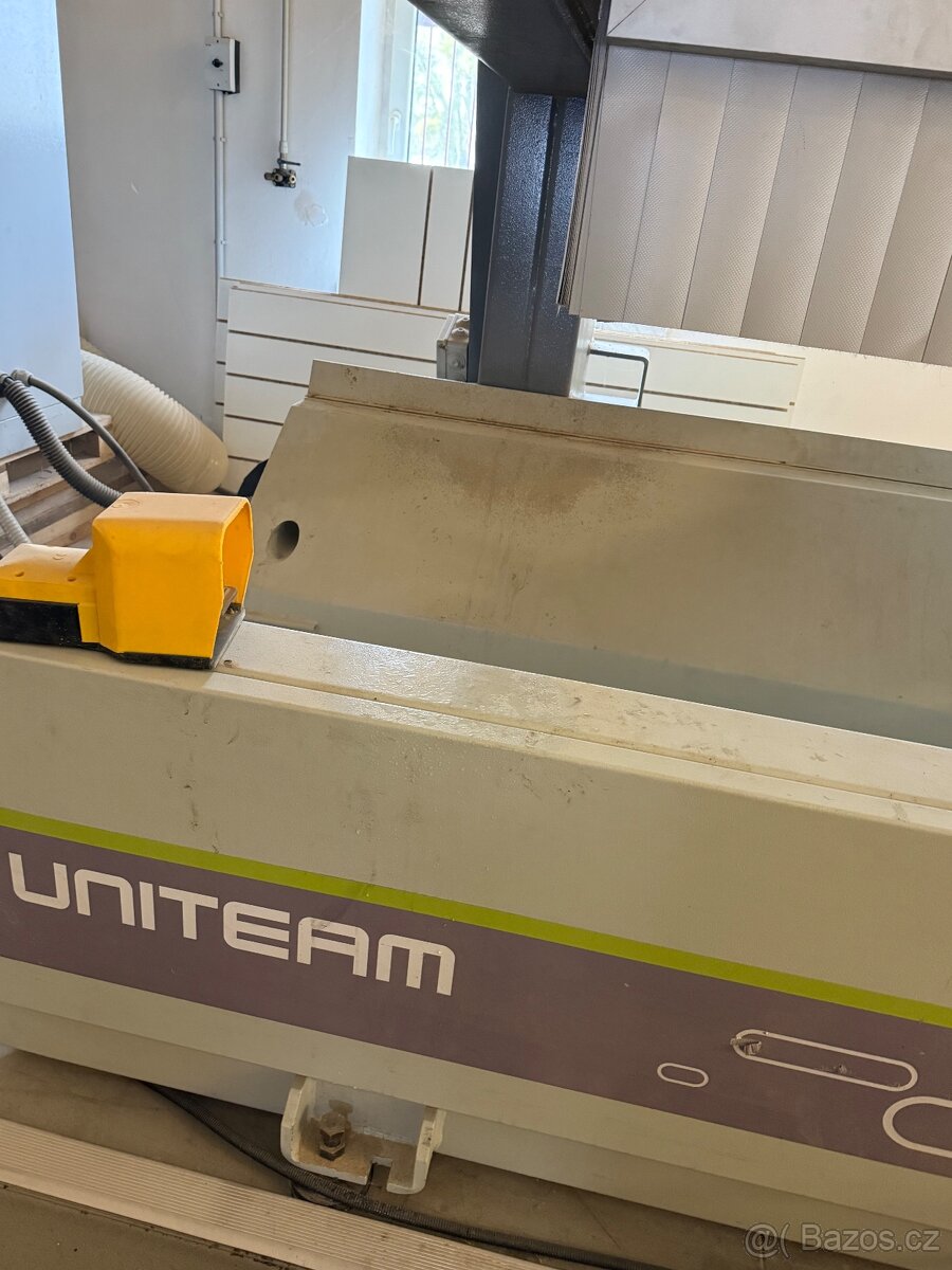 CNC dřevoobráběcí stroj