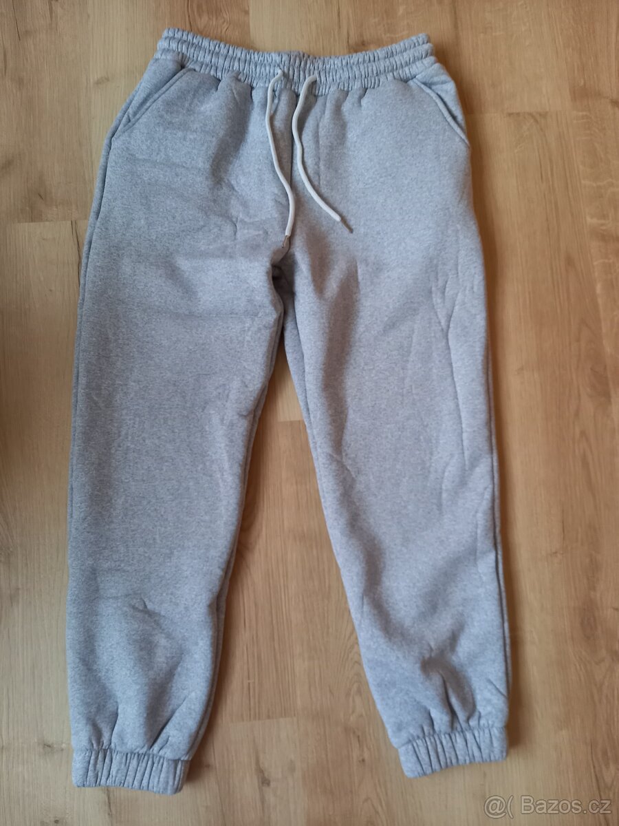 Zateplené tepláky vel. XL