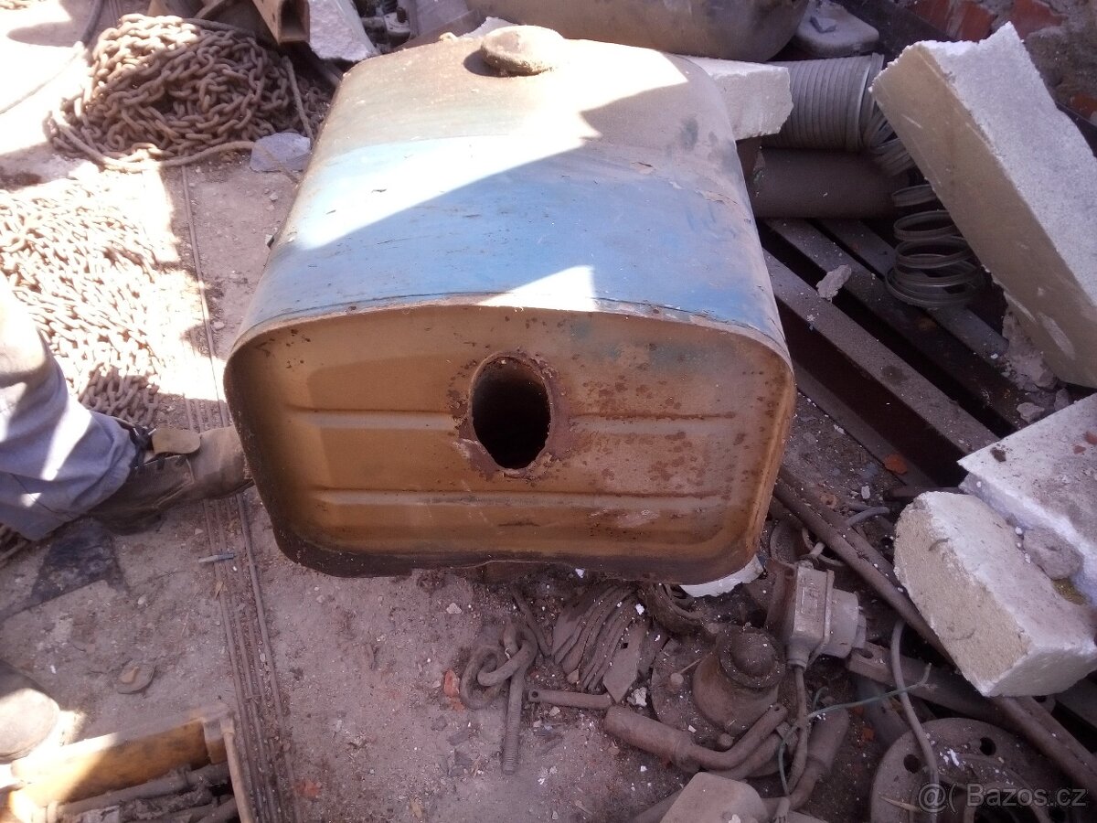 Nádrž Zetor 4011 a pod.