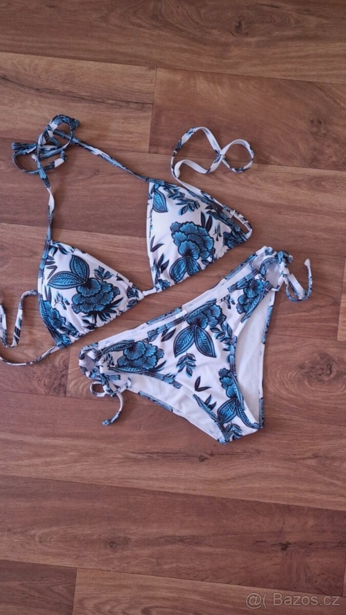 Krásné dvoudílné plavky Butik