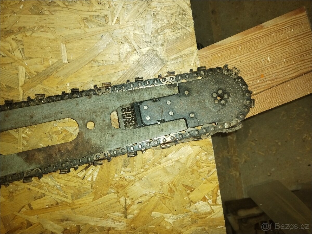 Stará motorová pila