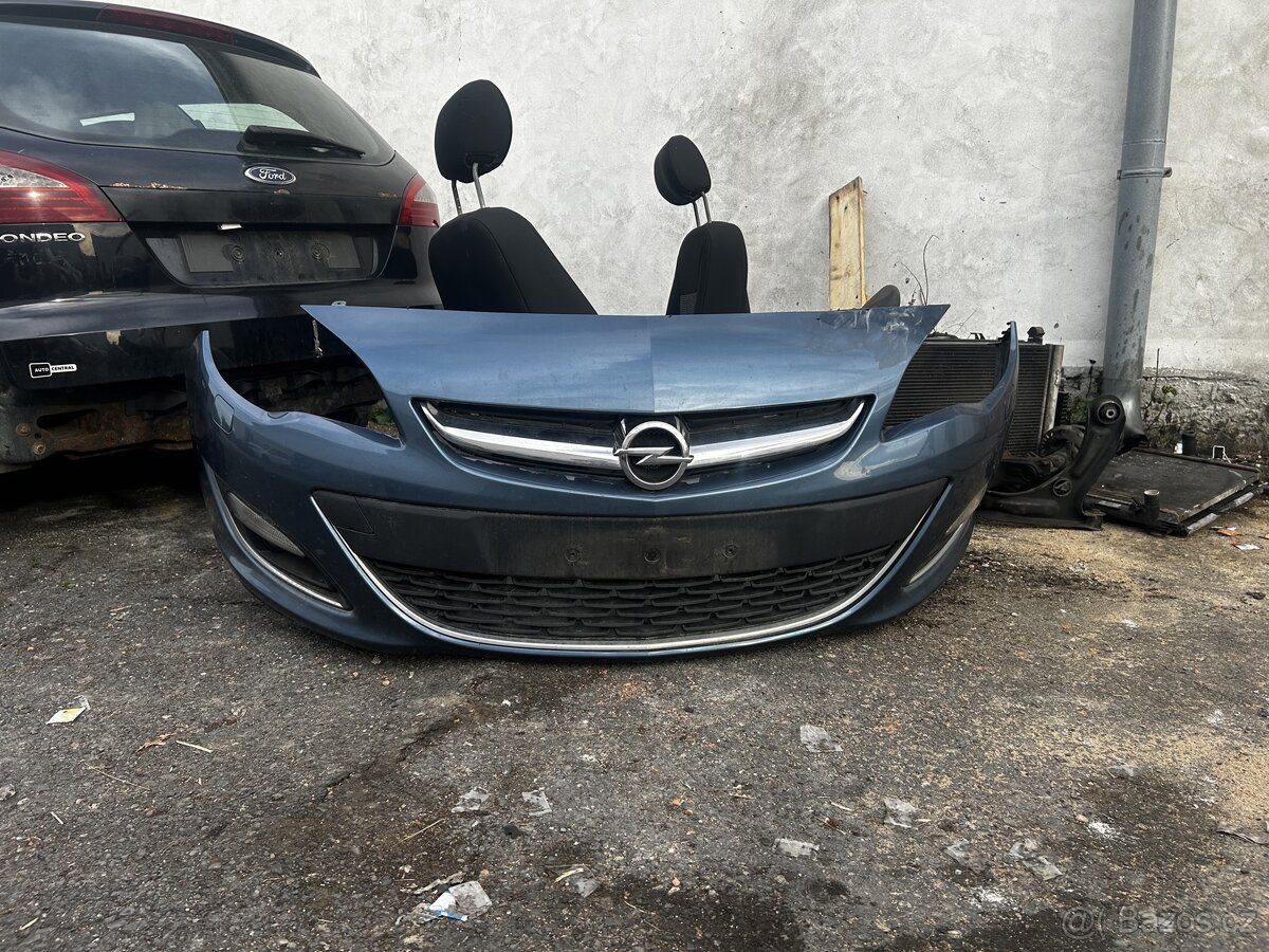 Kompletní přední nárazník z vozu Opel Astra rv. 2012 Z 22S