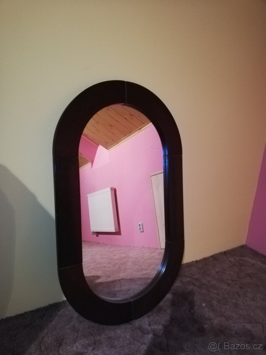 Oválné zrcadlo