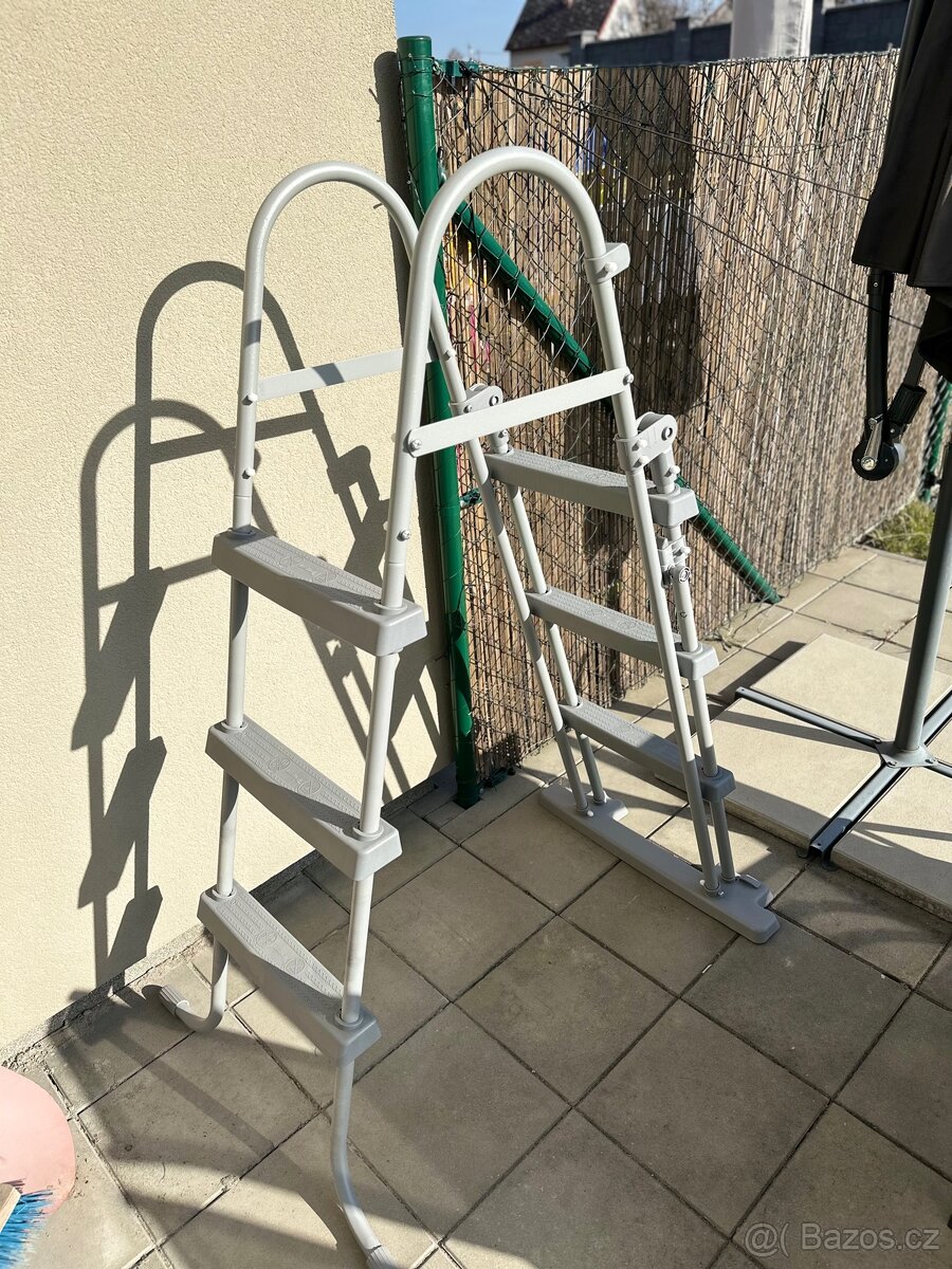 Schůdky k bazénu Tampa / Orlando
