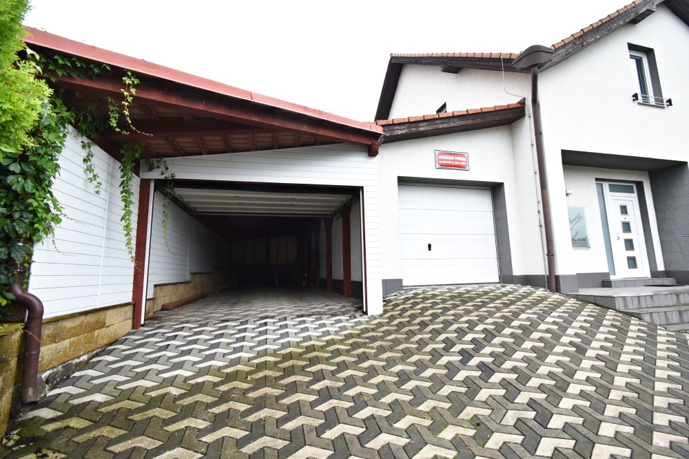 Prodej luxusního domu 6+1, garáž, Hoštice u Vodochod