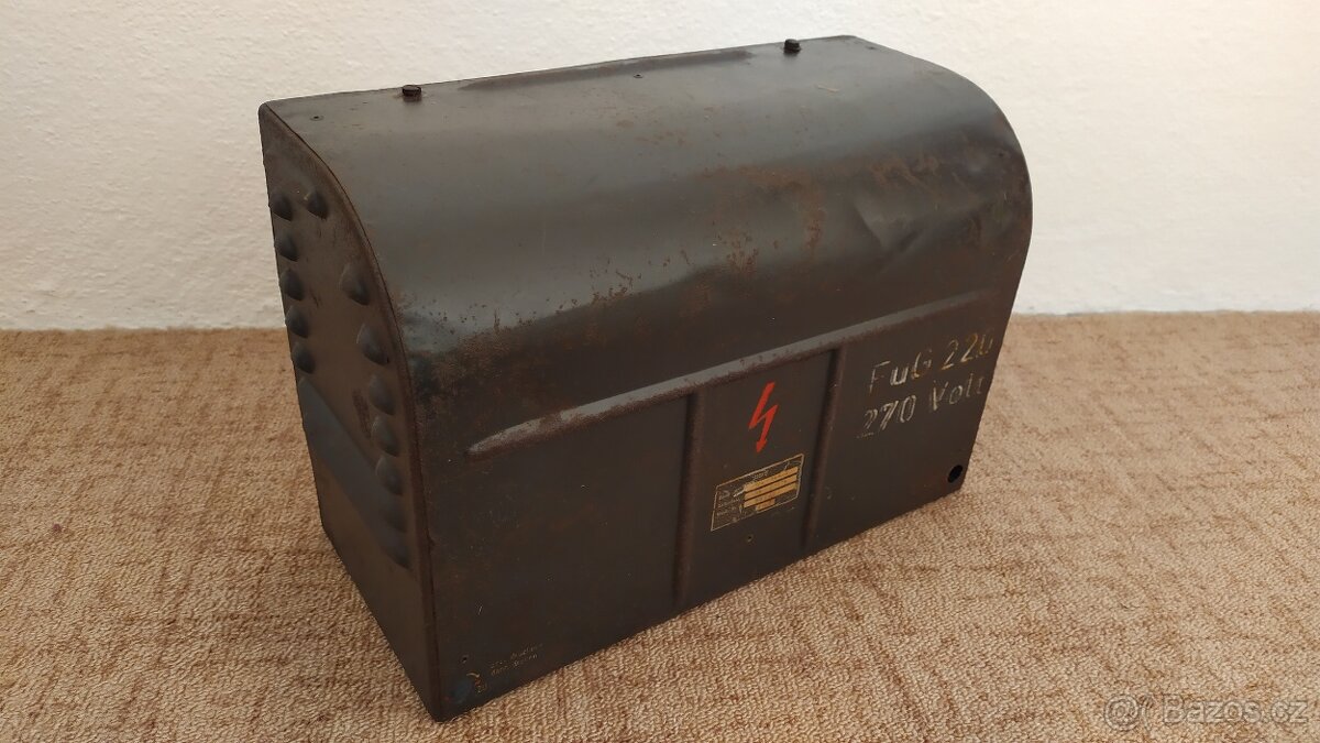 Luftwaffe kryt měniče na vysílačku FuG 10 Ln 37375