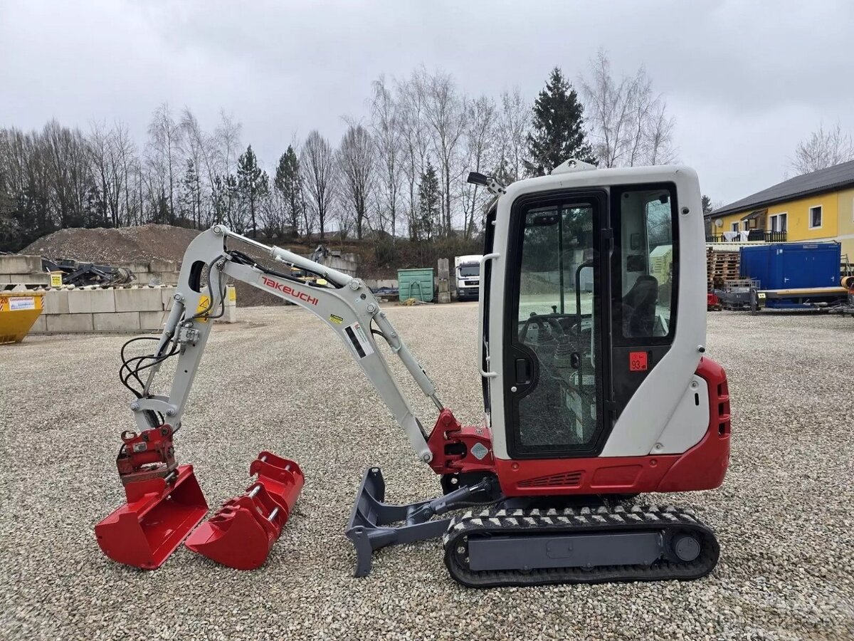 3xlžíce,r.v.2017&Takeuchi&TB216-11.77 kW/1201mth|Stav 100%|