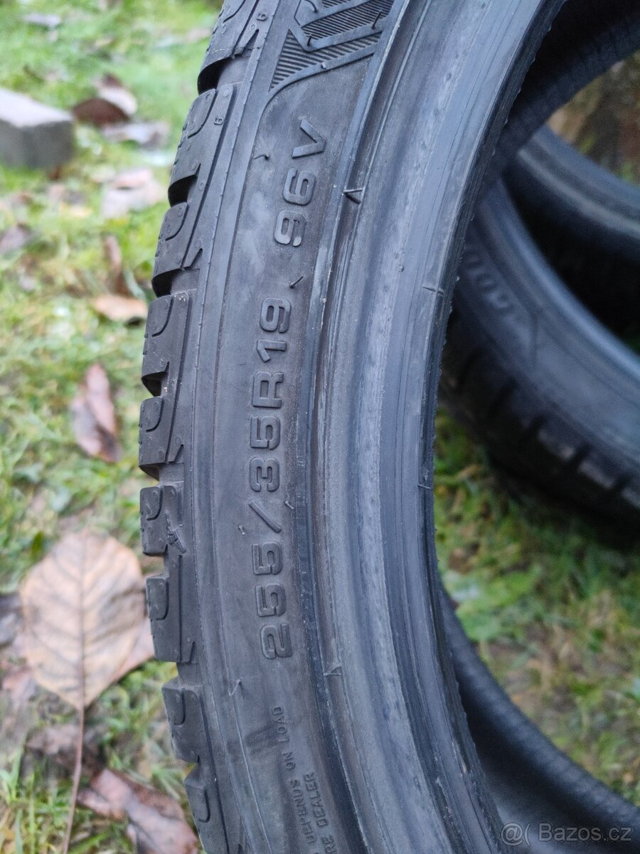 Zimní pneu 2ks Goodyear 255/35R19 96v