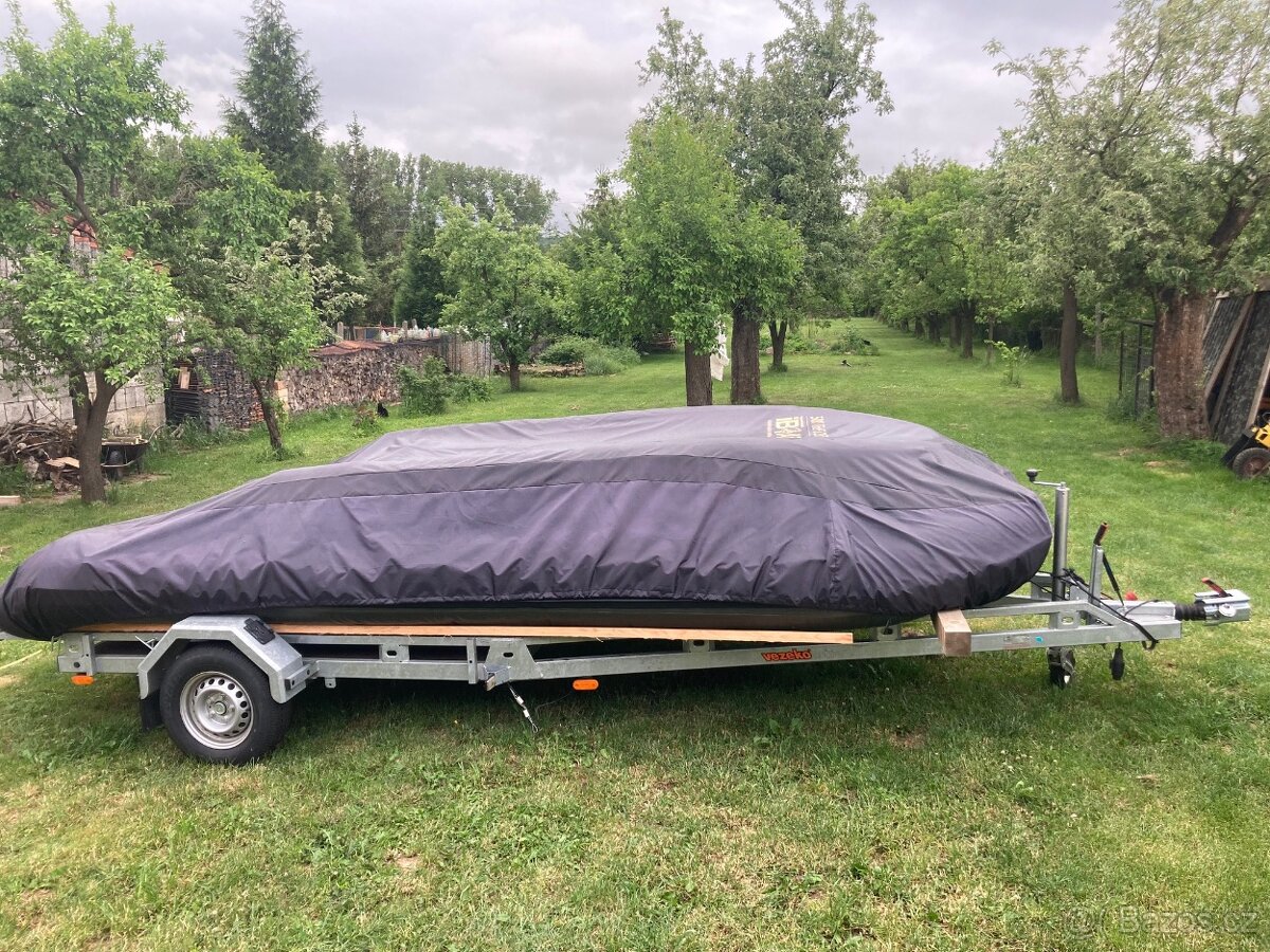 IBoat 500 x 220 - verze s 2. postelemi