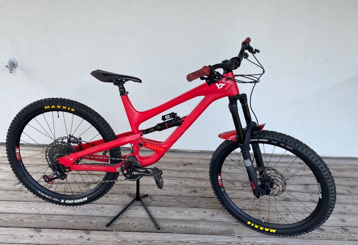 YT Capra CF PRO vel. L 27,5”
