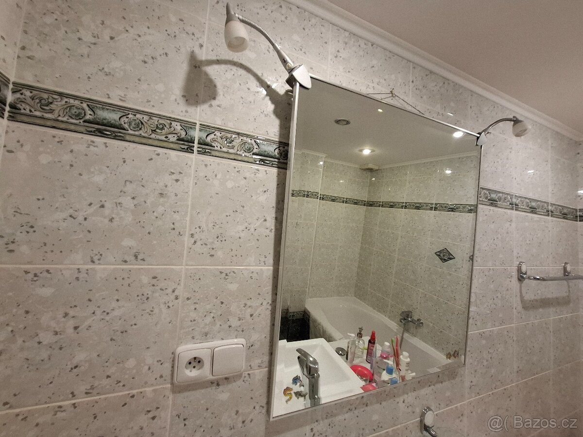 Zrcadlo s LED osvětlením