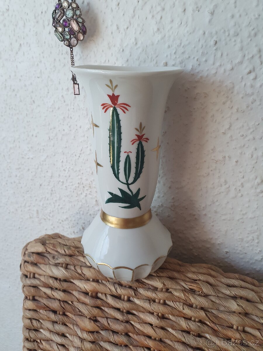 Pozlacená porcelánová vázička