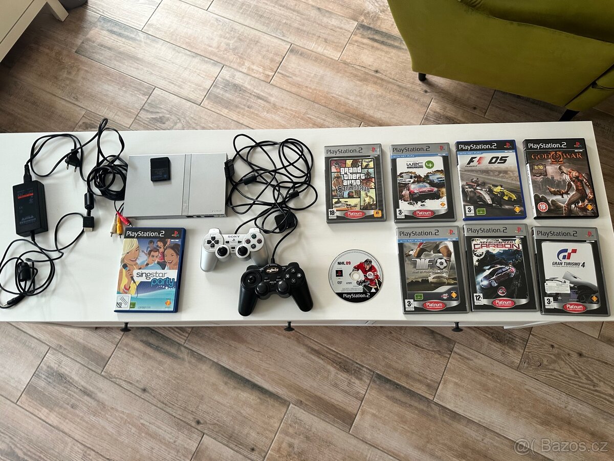 PS2 Slim Silver komplet + hry