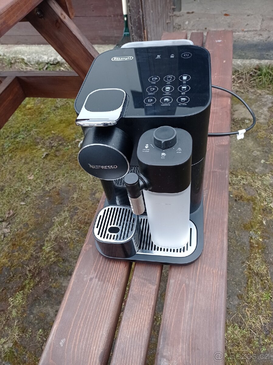 Kávovar Nespresso de Longhi