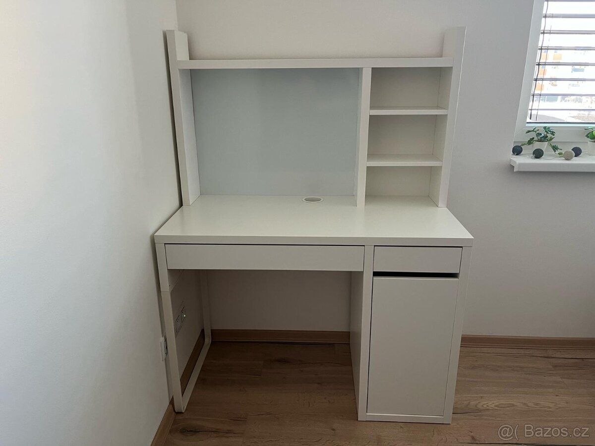 Psací stůl s nástavcem Ikea.  REZERVACE