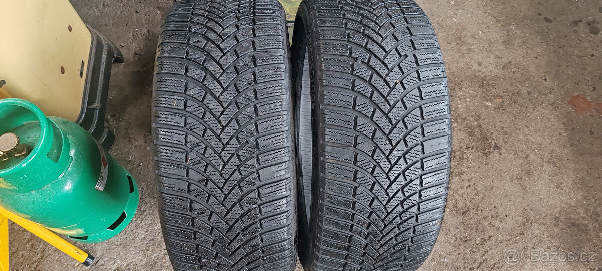 2 zimní pneumatiky BRIDGESTONE 225/40R18 92V 6,00mm DOT 2021