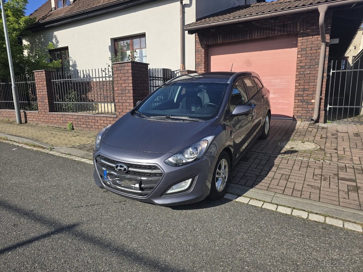 OSOBNÍ AUTOMOBIL HYUNDAI i30 r.v.2016, motor 1,6 diesel,81kW
