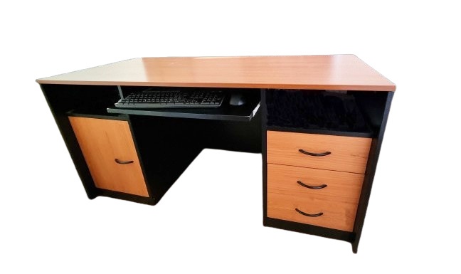 Psací/kancelářský stůl