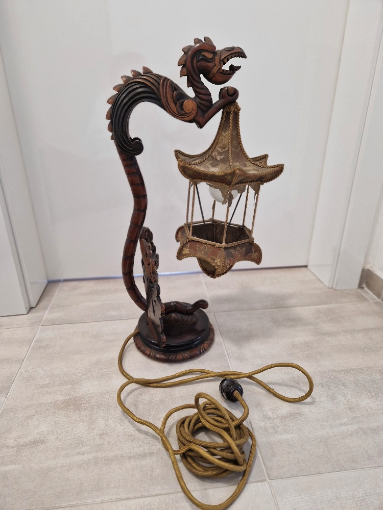 Lampa s drakem