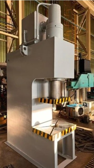 Lisy - hydraulické PYE 100