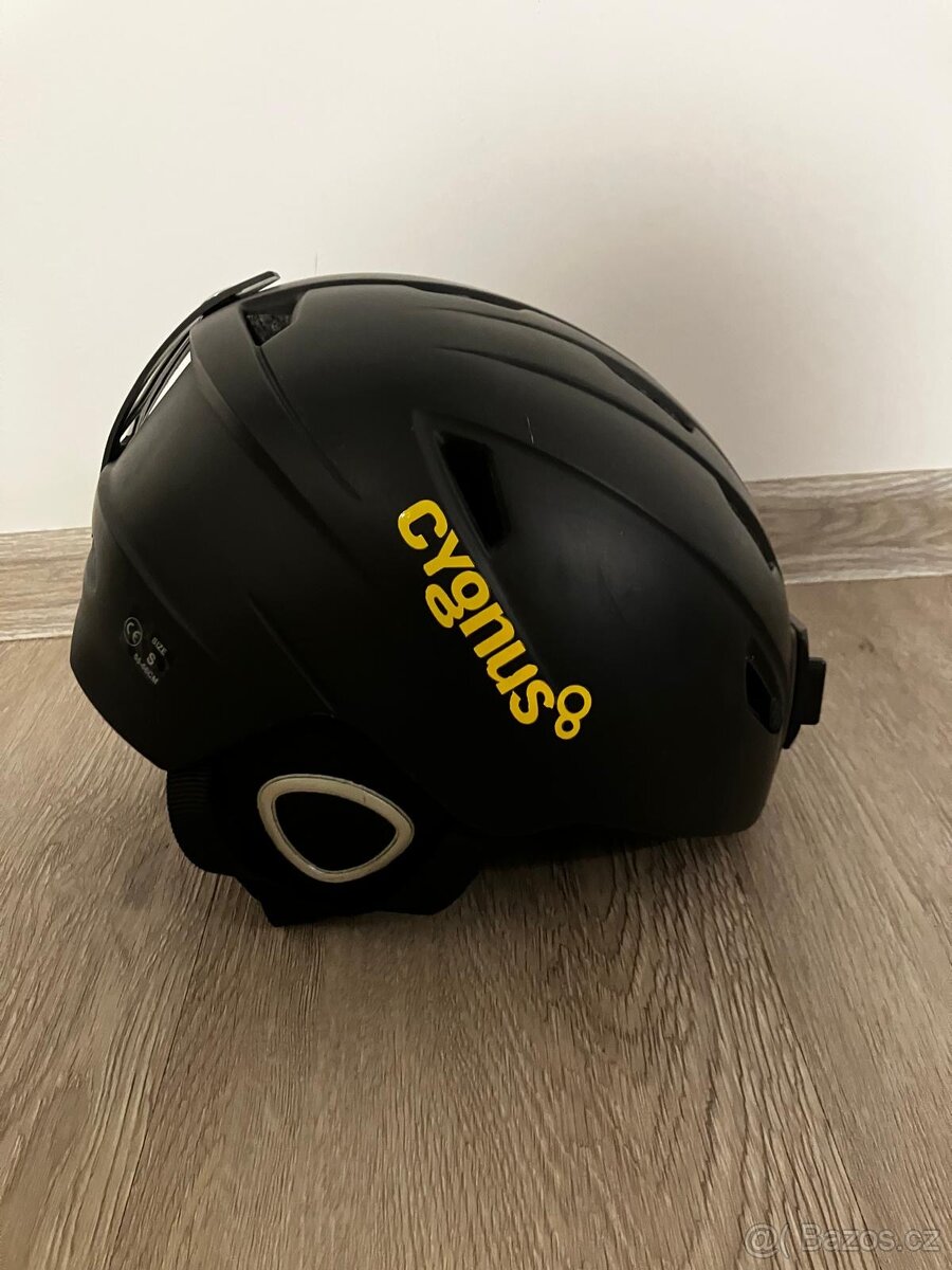 Lyžařská helma Cygnus