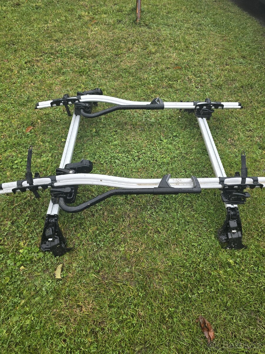 Střešní nosič kol