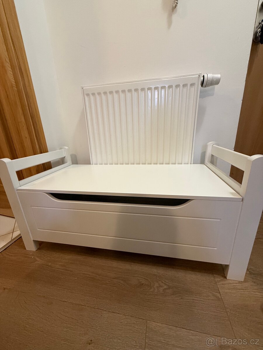 Lavice s úložným prostorem