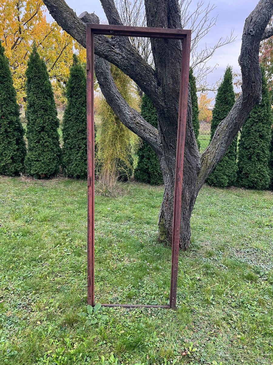 Prodám 7x ocelovou zárubeň 60cm levá